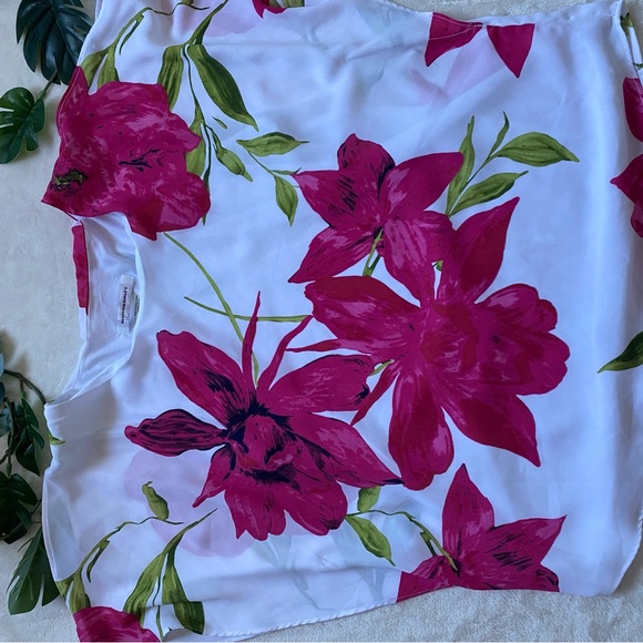 Floral Top - Picture 2 of 7